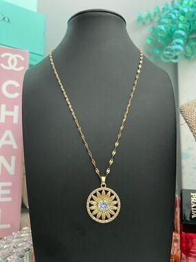 ✨Gold Sunburst Pendant Necklace with Crystal Center ✨NEW